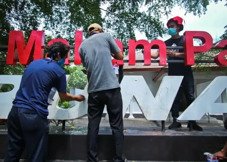 Perawatan Taman Makam Pahlawan Taruna