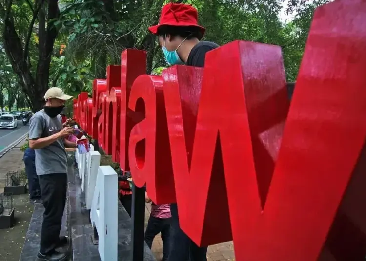 Perawatan Taman Makam Pahlawan Taruna