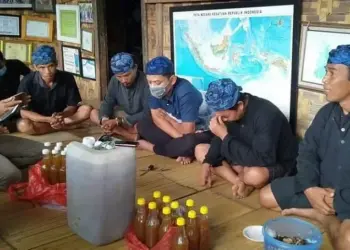 Puluhan Liter Madu Palsu Baduy Dimusnahkan