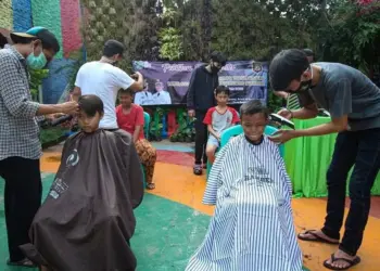 Pelatihan Cukur Rambut Untuk Warga Kurang Mampu