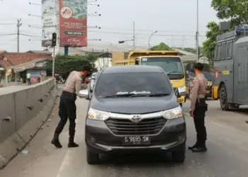 Lakukan Langkah Persuasif, Polres Serang Cegat Buruh di Pintu Tol