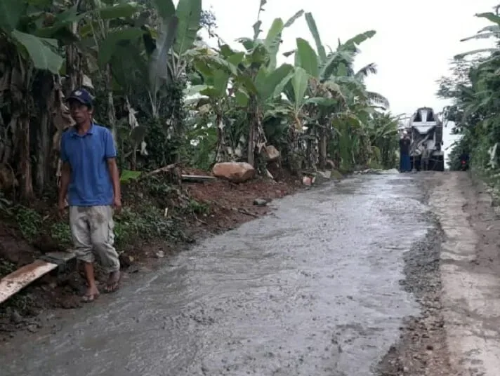 Pembangunan Pipa PDAM di Cikoromoy Rampung