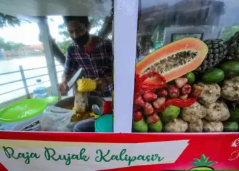 Cita Rasa Sambal Khas Raja Rujak Kali Pasir