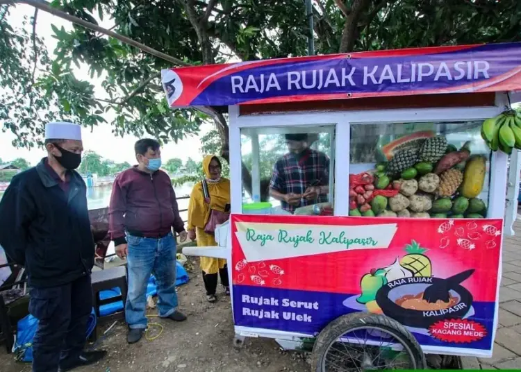 Cita Rasa Sambal Khas Raja Rujak Kali Pasir