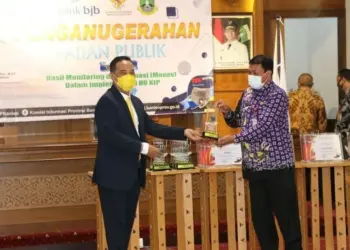 Pemkab Tangerang Terima Penghargaan Badan Publik Informatif