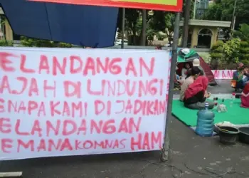 Warga Benda Terdampak JORR Dua, Membuat Posko Saat Aksi Unjuk Rasa.