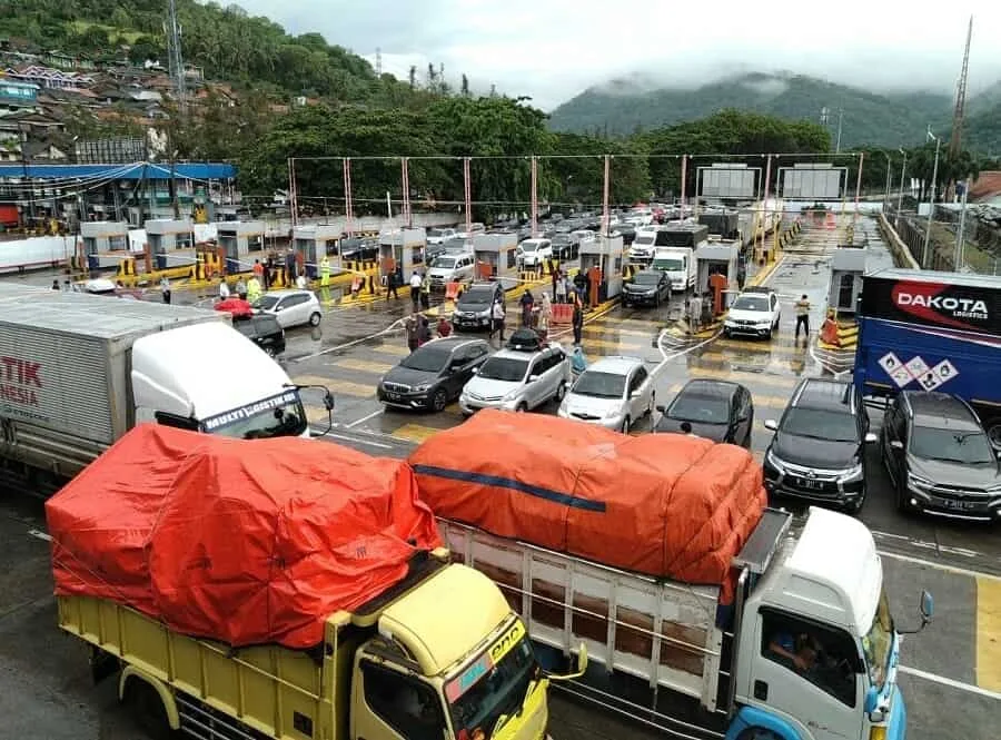 Penumpang Kapal Feri Melonjak, Kendaraan Umum Naik 30 Persen