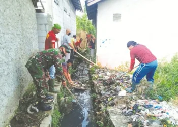 Cegah DBD Dan Banjir di Musim Penghujan, Warga Bersih-Bersih