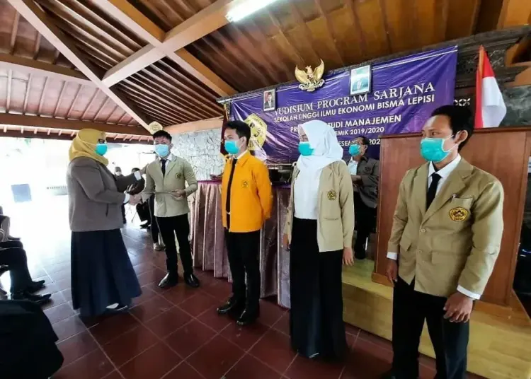 STIE Bisma Lepisi Gelar Yudisium Ke-17