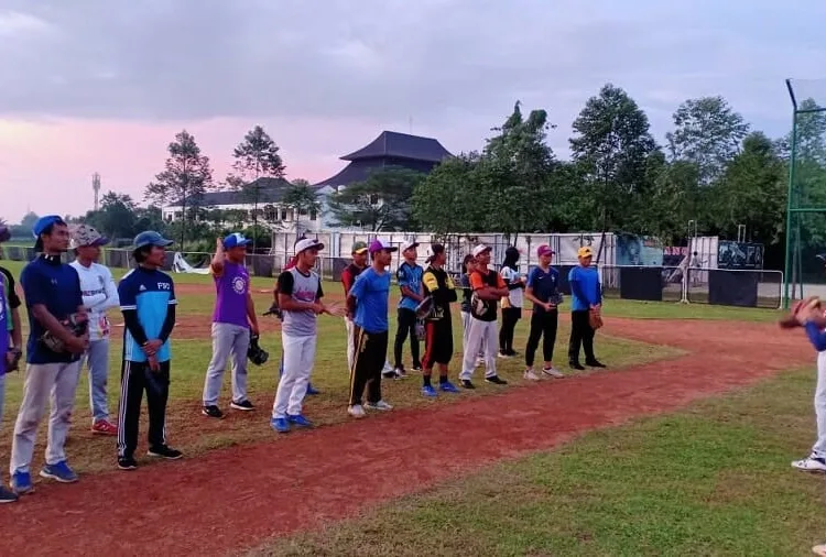 Uji Kerja Sama Tim Kejuaraan Persahabatan Softball Putra 2020