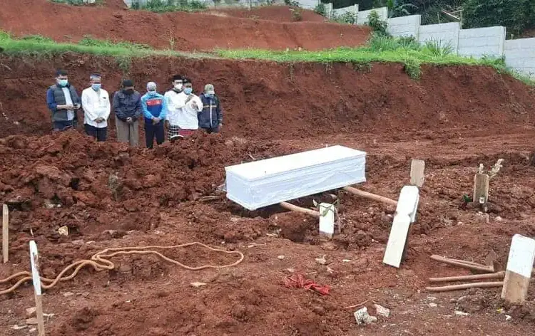 Tinggal Tersisa Untuk 4 Jenazah, 506 Liang Lahat Makam Covid-19 Terisi