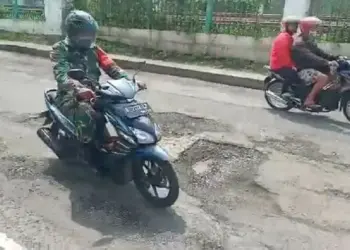 Jalan Sunan Kalijaga di Rangkasbitung Berlubang dan Minim Penerangan