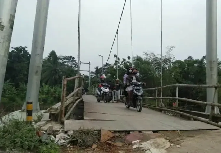 Sangat Membahayakan, Sebagian Konstruksi Jembatan Apus Bergeser