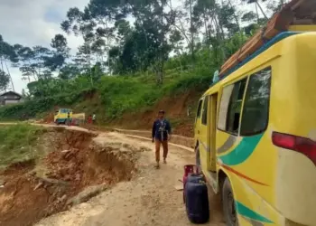 Pemkab Lebak Diminta Segera Perbaiki Jalan Amblas