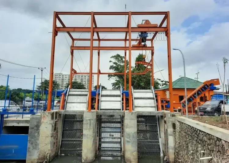 Pemkot Tangerang Tanggulangi Sampah dengan Trash Rack