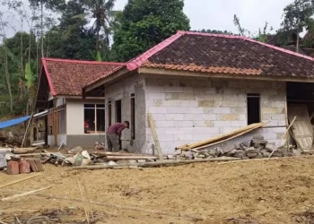 Pembangunan 13 Rumah di Kampung Cikapol Nyaris Rampung