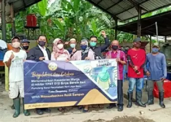 Dosen dan Mahasiswa Unpam Edukasi Seputar Bank Sampah