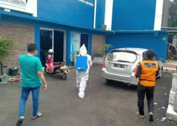 Cegah Covid-19, Sekretariat PWI Banten Disemprot Disinfektan