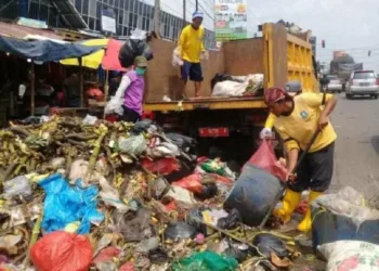 Volume Sampah Meningkat, Armada Angkut Terbatas