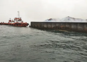 Kapal Tongkang Batu Bara Terbakar Di Perairan Pulo Ampel