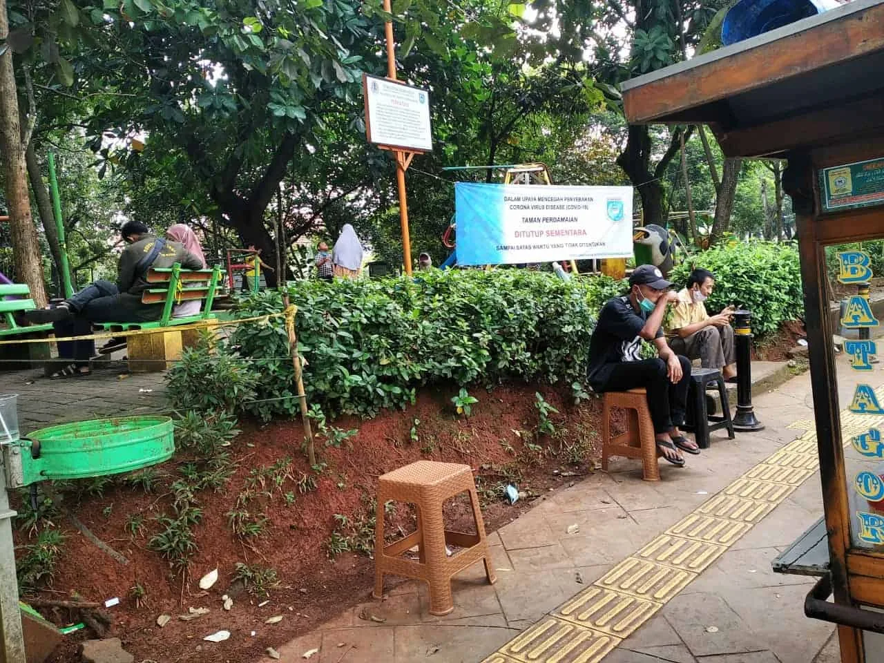 Abaikan PPKM, Pengunjung Terobos Taman Perdamaian