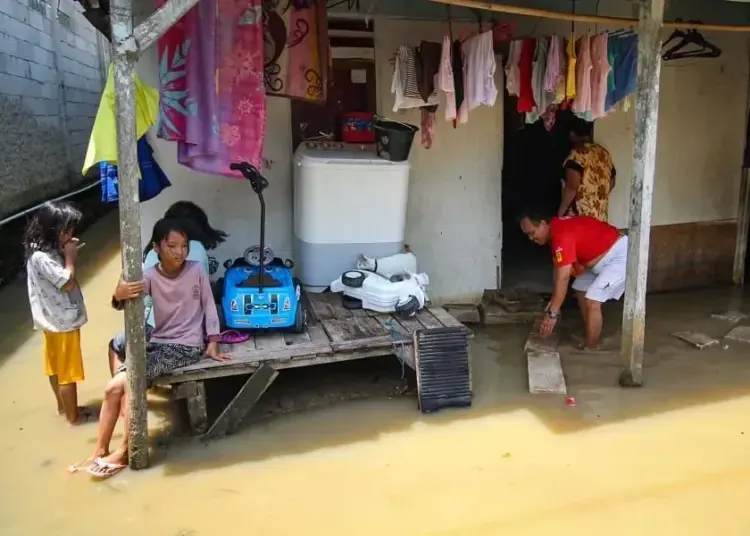 Pemukiman Warga Tergenang Banjir di Kresek