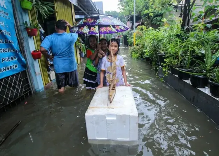 Akibat Curah Hujan Tinggi, Pemukiman warga Terendam Banjir