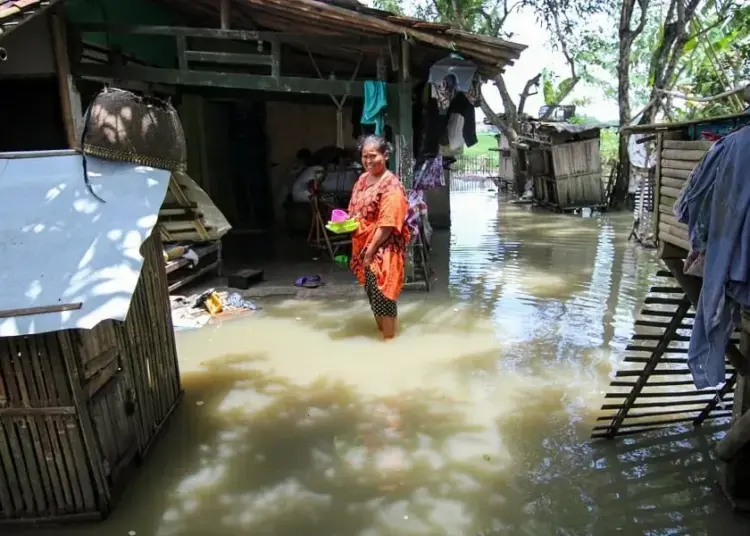 Pemukiman Warga Tergenang Banjir di Kresek