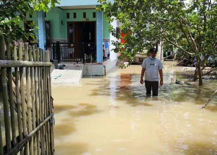 Pemukiman Warga Tergenang Banjir di Kresek