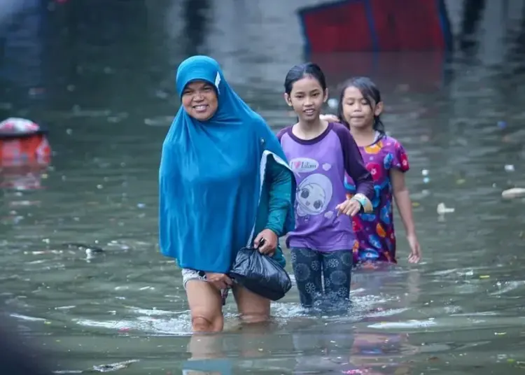 Akibat Curah Hujan Tinggi, Pemukiman warga Terendam Banjir