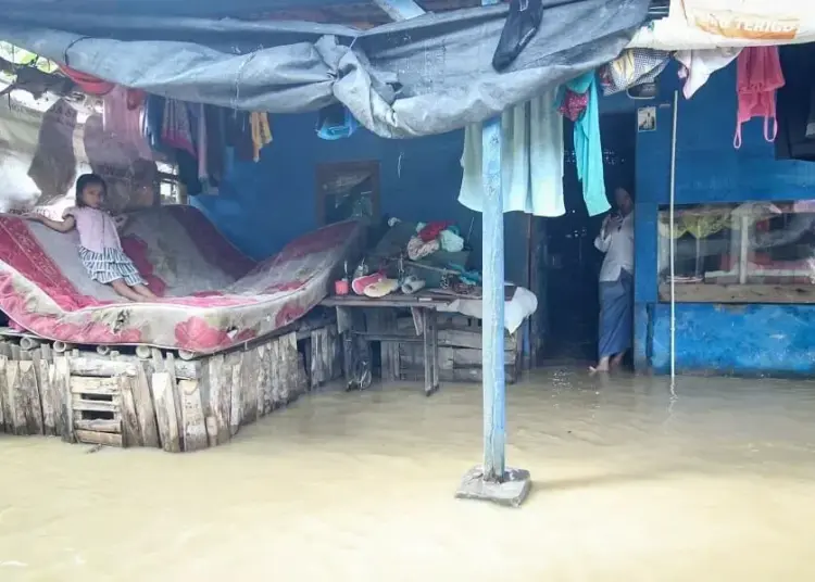 Pemukiman Warga Tergenang Banjir di Kresek