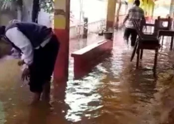 Drainase Tersumbat, SDN Belimbing III Sempat Kebanjiran