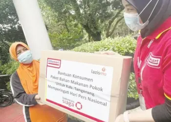 LazisMu dan Alfamart Bersama PWI Salurkan Donasi Konsumen