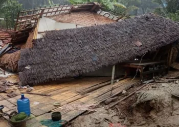 Diterjang Angin, Satu Rumah Roboh di Kabupaten Tangerang