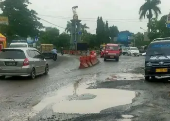 Jalan Soekarno-Hatta Rangkasbitung Rusak Parah