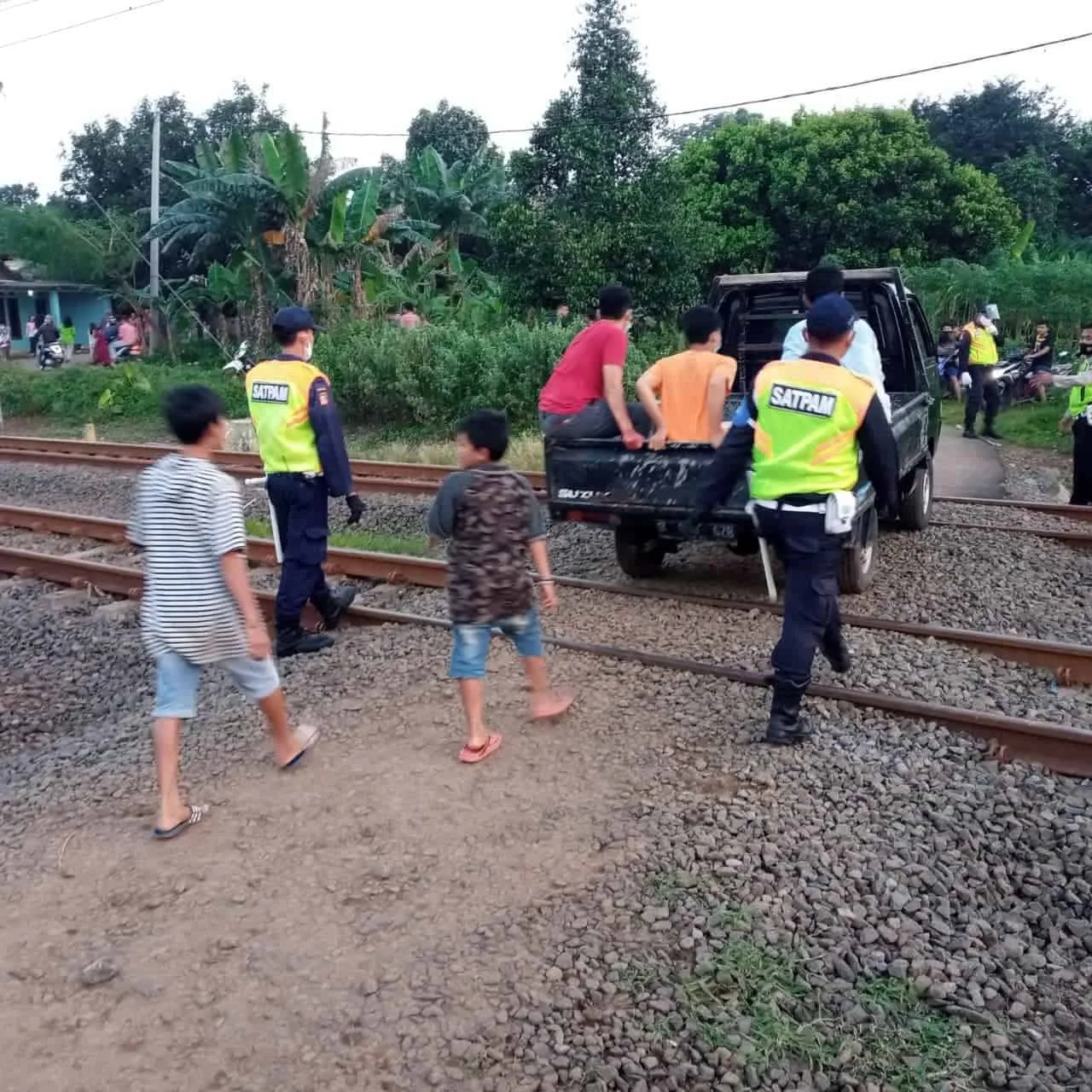 3 Orang Tewas Tertabrak KRL, Palang Pintu Kereta Api Diminta Dibangun