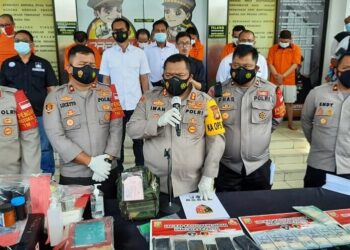 8 Pengedar Dolar Palsu Rp2,1 Miliar di Kota Tangerang Selatan Diringkus