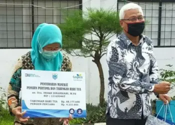 Dua Pejabat Pesiun di Lingkungan Setda Pandeglang Diberi THT