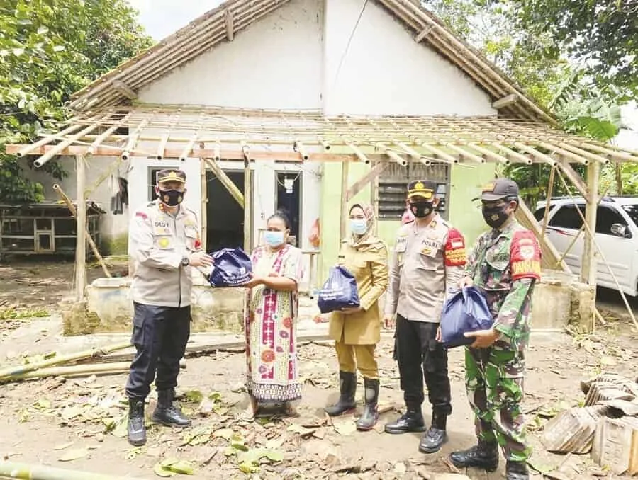 Tinjau Lokasi Banjir dan Salurkan Sembako di Tigaraksa