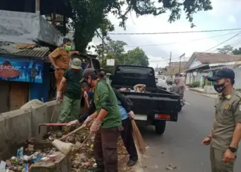 Sampah Liar Bikin Camat Karangtanjung Pandeglang Geram