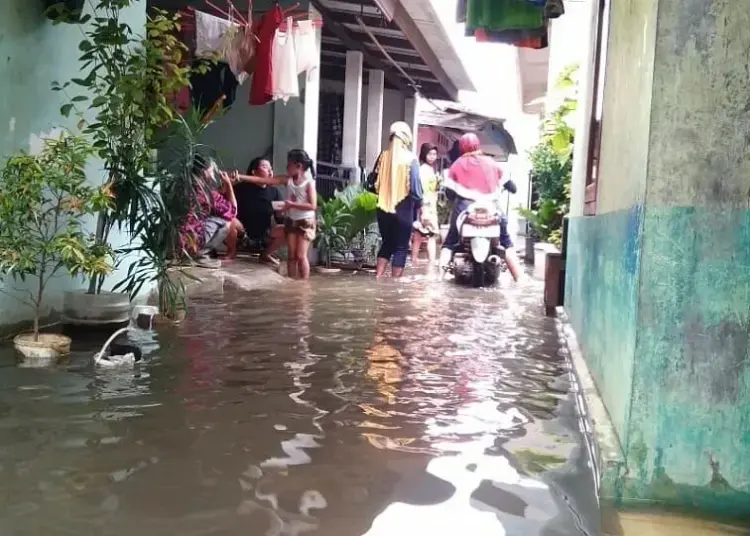 Terendam, Warga Benda Tangerang Minta Saluran Drainase Dibenahi