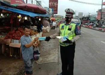 Polresta Tangerang Bersama 3 Pilar Bagikan 20.020 Masker di 95 Titik