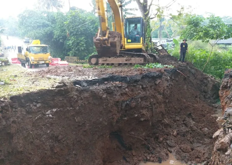 Gorong-gorong Ambruk, Jalur AMD Pandeglang Terputus