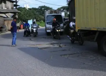 Jalan Perancis tak Diperbaiki, Warga Komplain Lewat Medsos