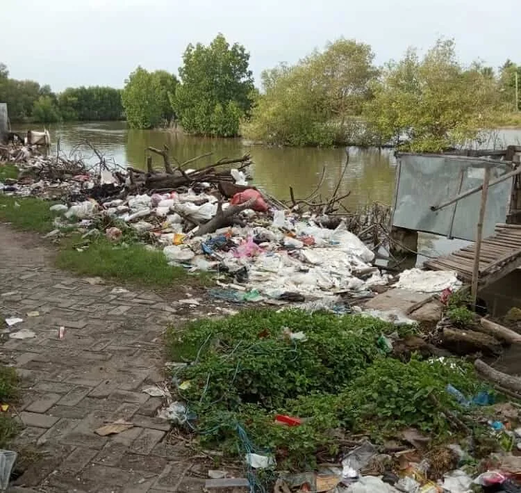 Sampah di Kalimati Ciujung Kabupaten Serang Tak Kunjung Ditangani