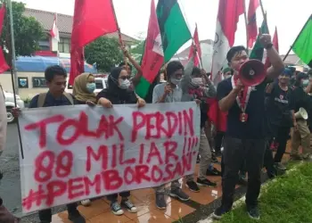 Kritik Dana Perdin, Mahasiswa Demo Dinkes Kabupaten Pandeglang