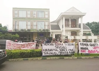 Warga Kampung Baru Geruduk Kantor PT Wika Cipondoh