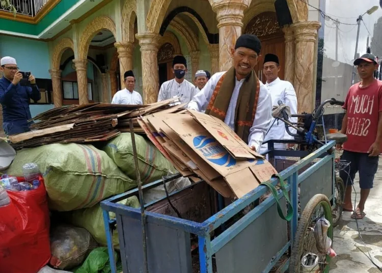 Pandemi, Sedekah Sampah Untuk Pulihkan Ekonomi