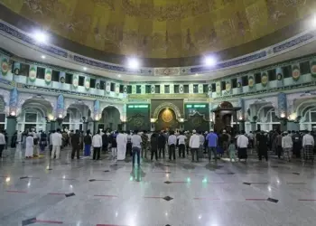 Shalat Tarawih Pertama di Masjid Al-Azhom