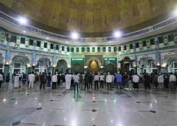 Shalat Tarawih Pertama di Masjid Al-Azhom